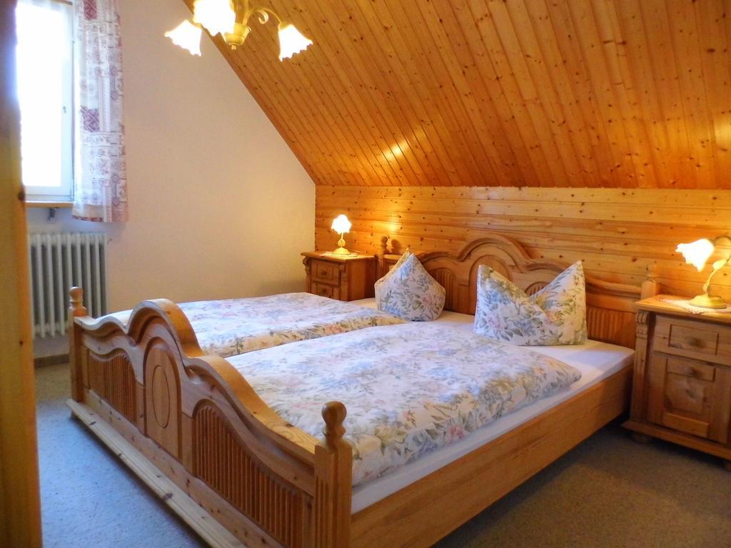 Ferienwohnung Schwarzwaldhof Titisee-Neustadt Pokoj fotografie